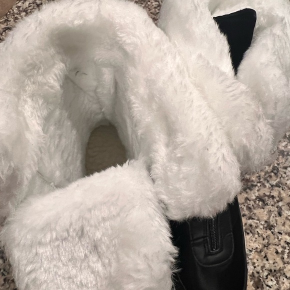 NEW Snow boot - Picture 2 of 6